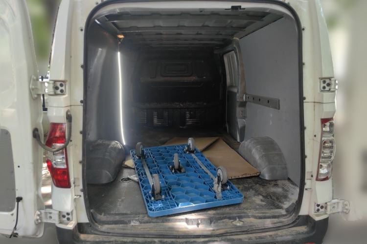 Used SAIC MAXUS EV30 2023 Pure-Electric Smart Logistics Expert with Long Wheelbase—Equipped with CATL Power Battery Trunk