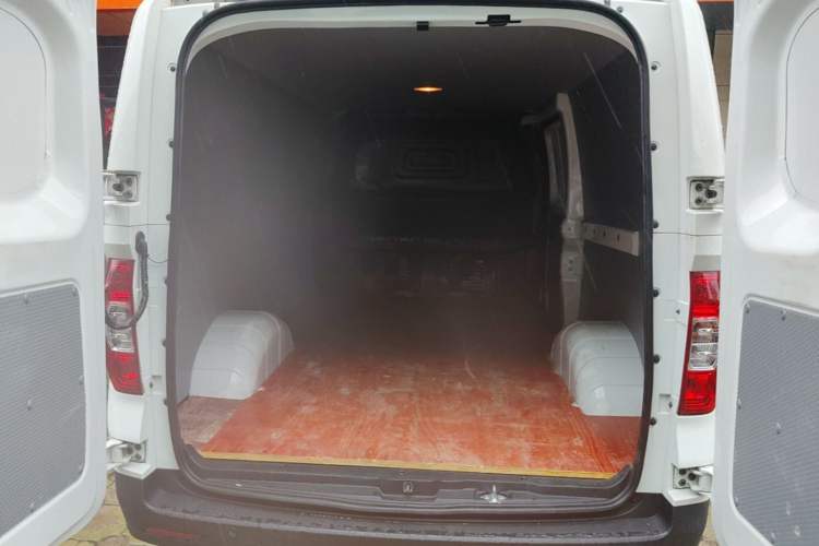 Used SAIC MAXUS EV30 2023 Pure-Electric Smart Logistics Expert with Long Wheelbase Guoxuan Trunk