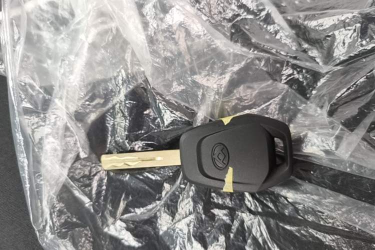Used SAIC MAXUS EV30 2023 Pure-Electric Smart Logistics Expert with Long Wheelbase Guoxuan Vehicle Key