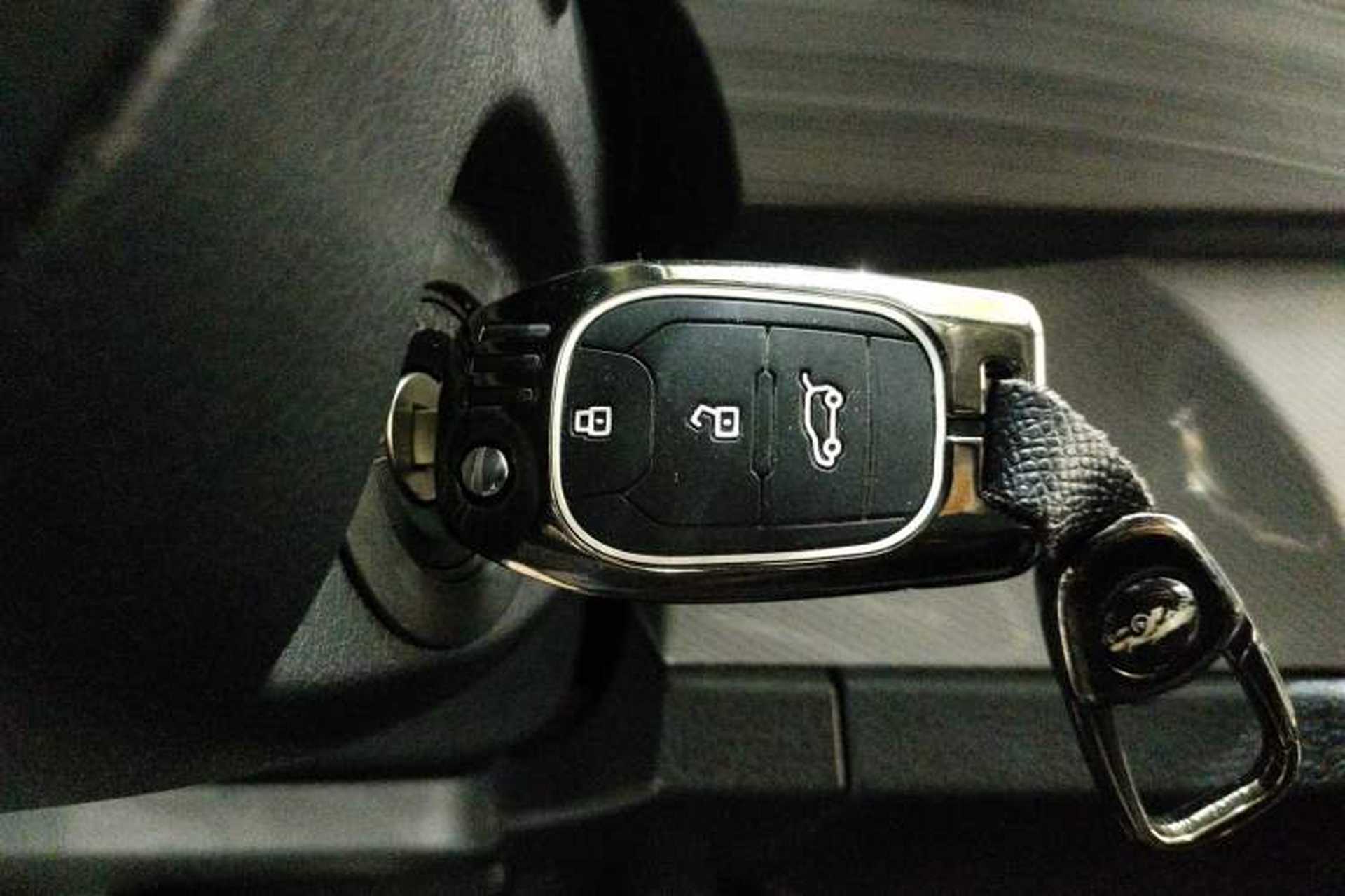 Used SAIC MAXUS G10 2022 2.0T Automatic Elite Edition Gasoline 7-Seater Vehicle Key