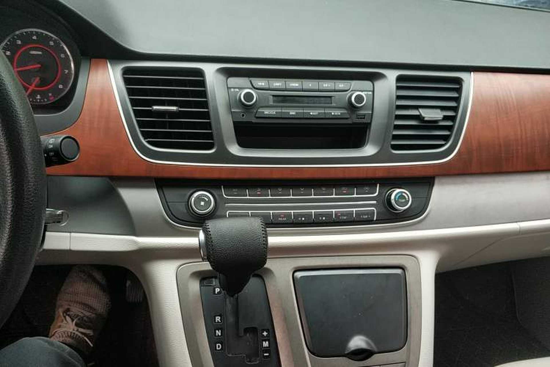 Used SAIC MAXUS G10 2016 2.0T Automatic Elite Edition Audio And AC Panel