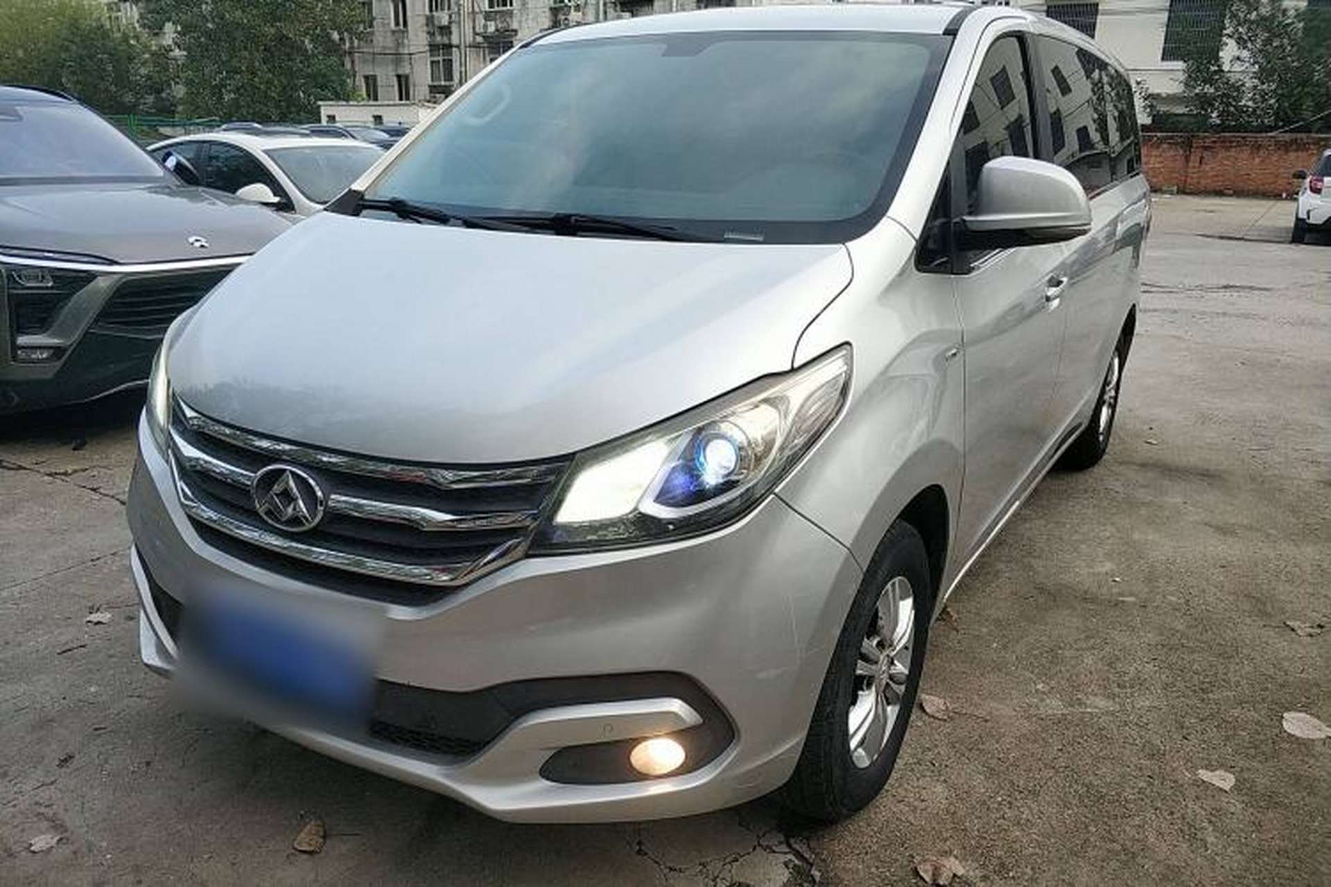 Used SAIC MAXUS G10 2016 2.0T Automatic Elite Edition Front Left 45 Deg