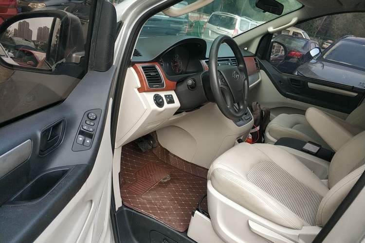Used SAIC MAXUS G10 2016 2.0T Automatic Elite Edition Interior 3