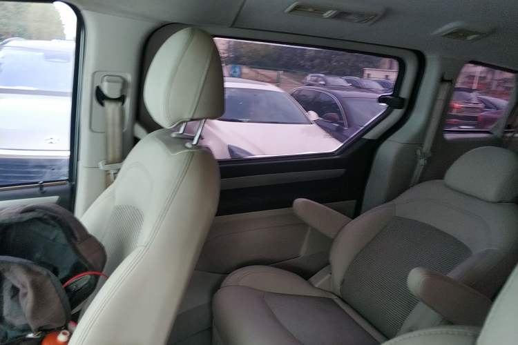 Used SAIC MAXUS G10 2016 2.0T Automatic Elite Edition Interior 6