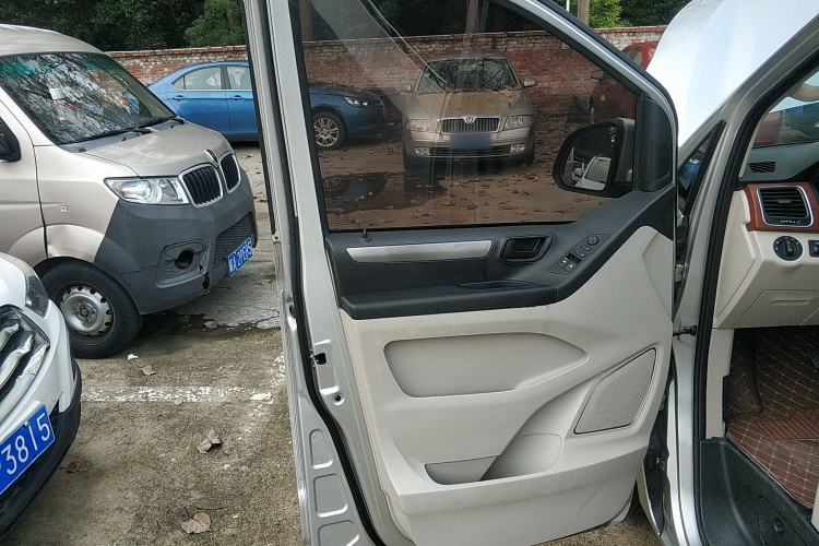 Used SAIC MAXUS G10 2016 2.0T Automatic Elite Edition Interior 7