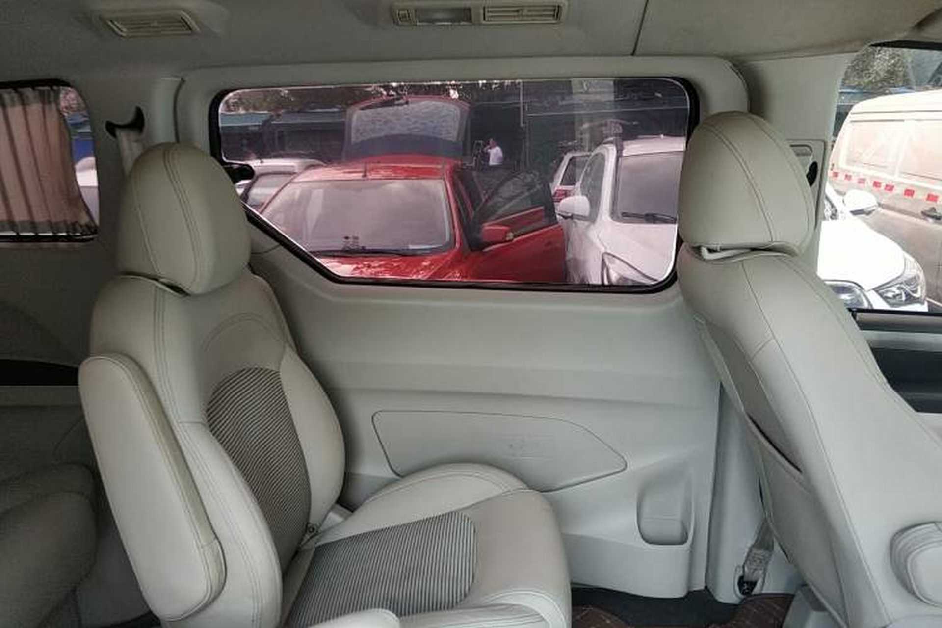 Used SAIC MAXUS G10 2016 2.0T Automatic Elite Edition Interior 8