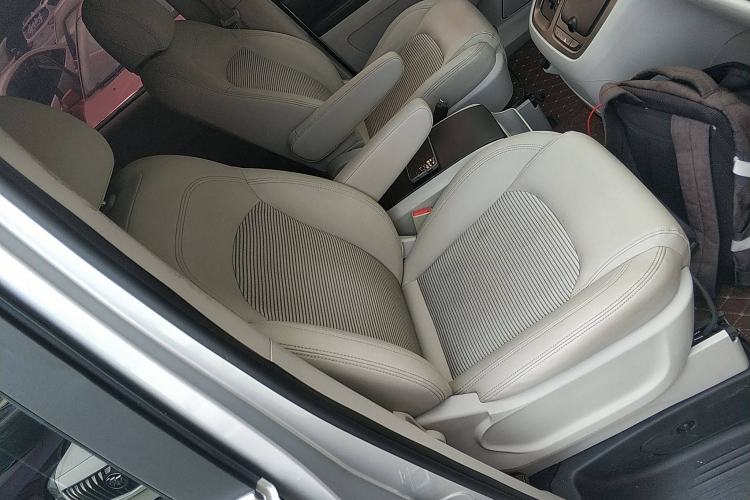Used SAIC MAXUS G10 2016 2.0T Automatic Elite Edition Right Front Seat