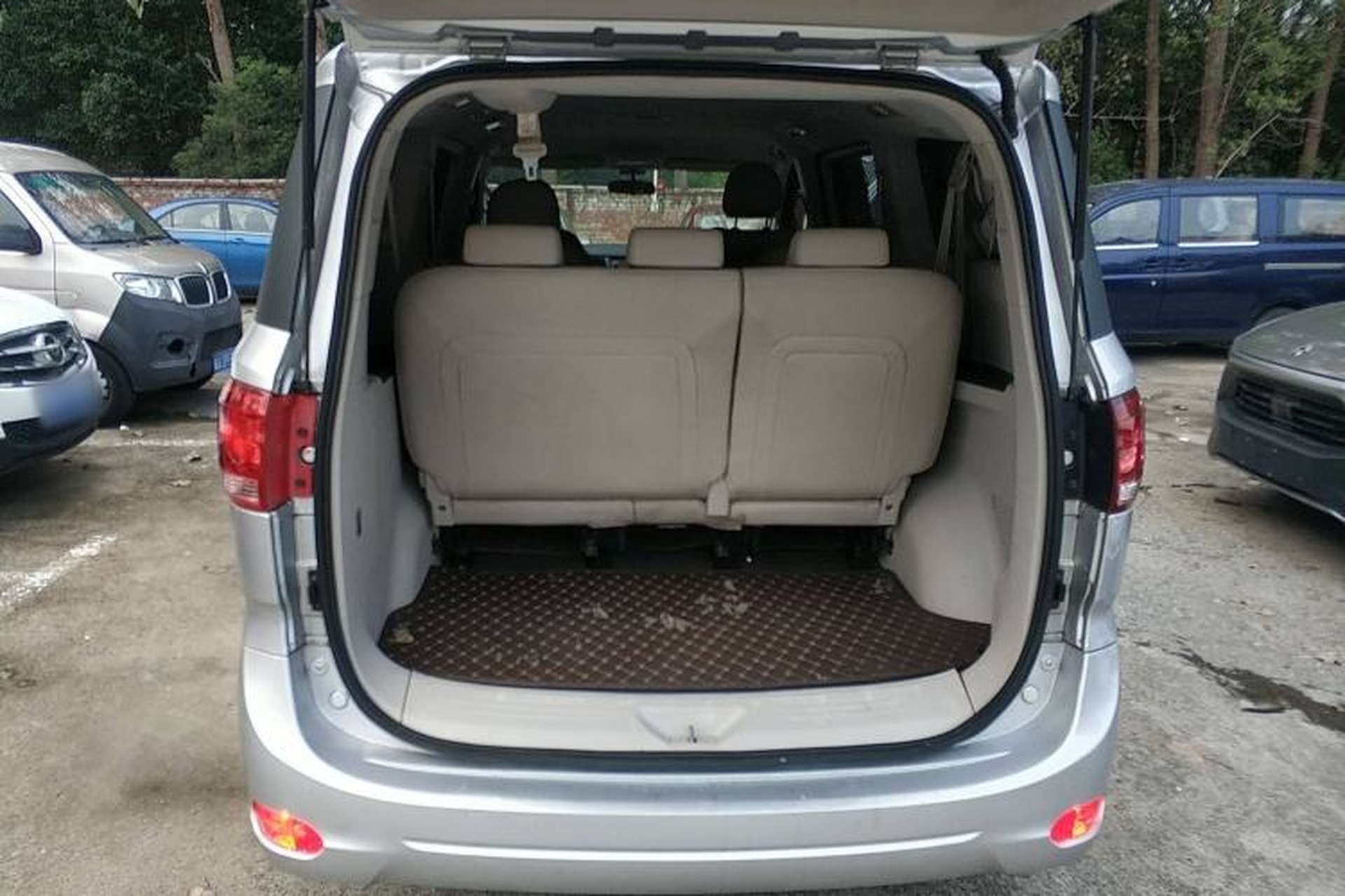 Used SAIC MAXUS G10 2016 2.0T Automatic Elite Edition Trunk