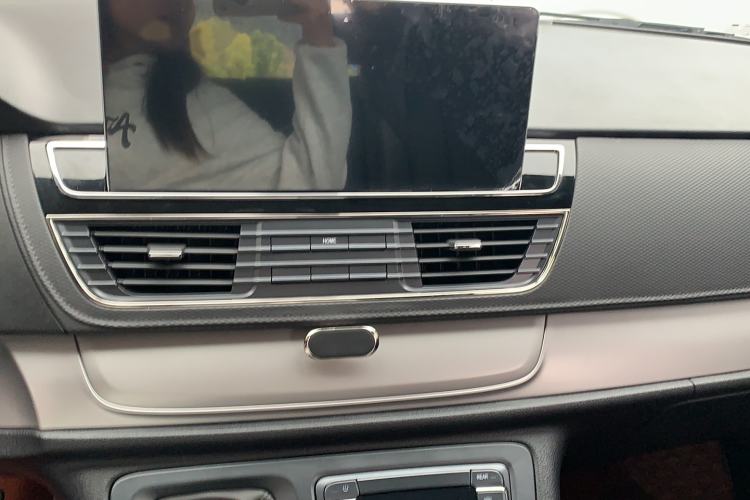 Used SAIC MAXUS G10 2023 2.0T Manual Multi-Function Version Diesel 7/8/9 Seats Audio And AC Panel