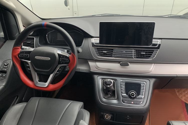 Used SAIC MAXUS G10 2023 2.0T Manual Multi-Function Version Diesel 7/8/9 Seats Interior 2