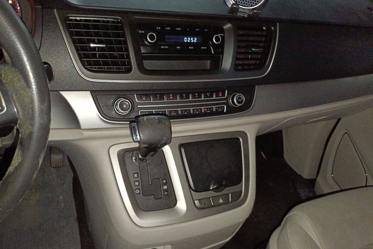 Used SAIC MAXUS G10 2014 2.0T Automatic Elite Edition Audio And AC Panel