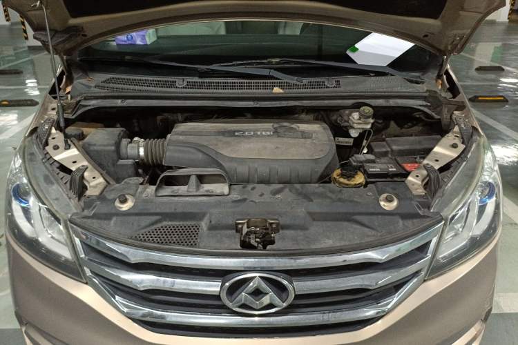 Used SAIC MAXUS G10 2014 2.0T Automatic Elite Edition Engine Bay