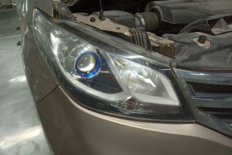 Used SAIC MAXUS G10 2014 2.0T Automatic Elite Edition Exterior 6