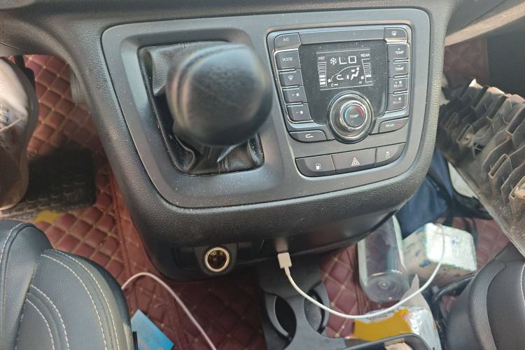 Used SAIC MAXUS G10 2018 PLUS 2.4L Manual Elite Edition Gear Lever