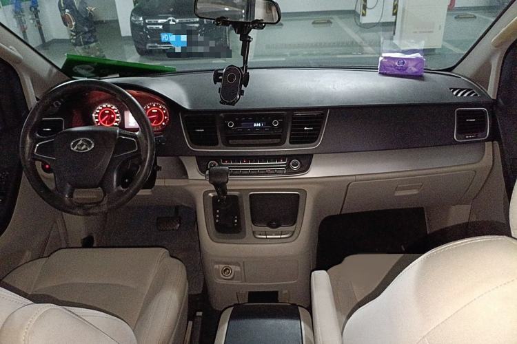 Used SAIC MAXUS G10 2014 2.0T Automatic Elite Edition Interior 2