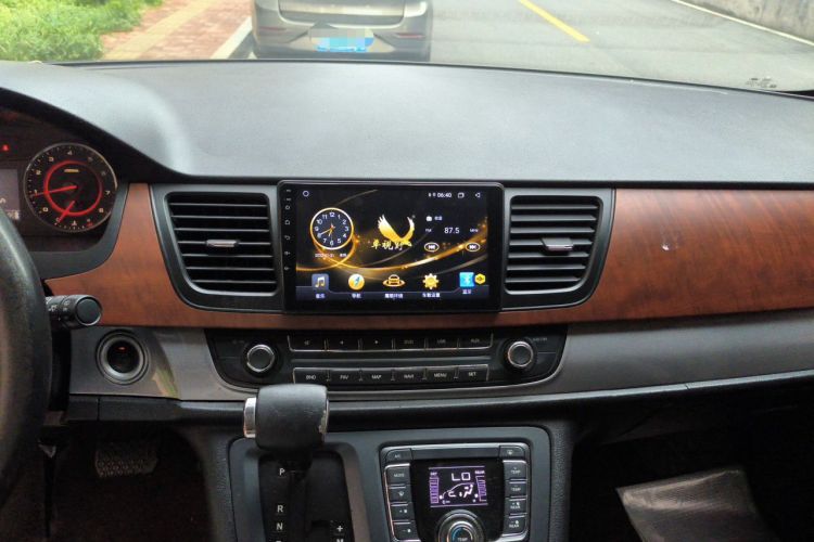Used SAIC MAXUS G10 2014 2.0T Automatic Luxury Executive Edition Audio And AC Panel
