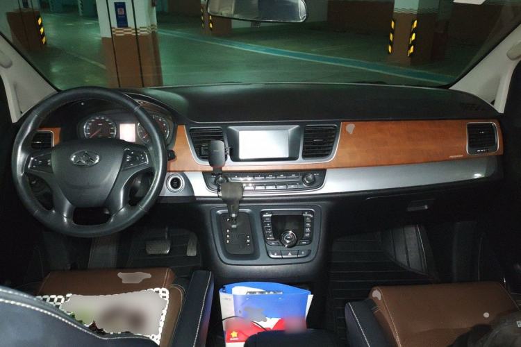 Used SAIC MAXUS G10 2014 2.0T Automatic Luxury Executive Edition Center Console
