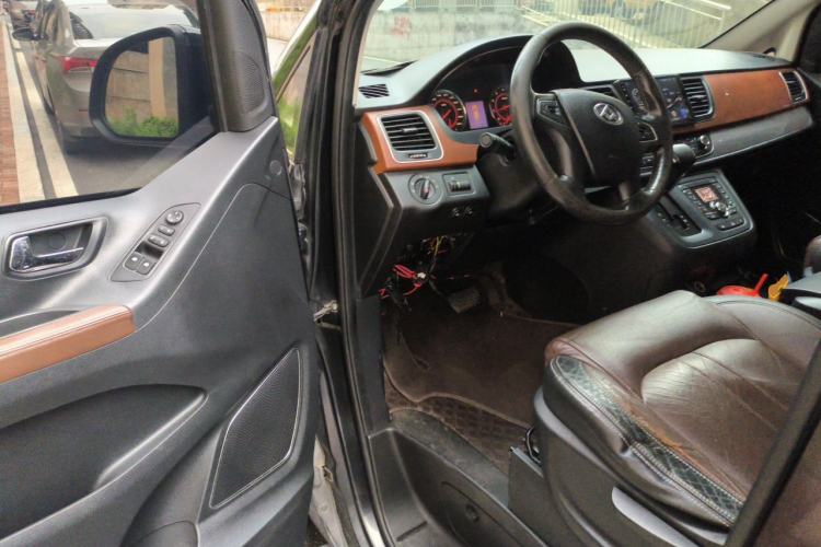 Used SAIC MAXUS G10 2014 2.0T Automatic Luxury Executive Edition Driver Seat