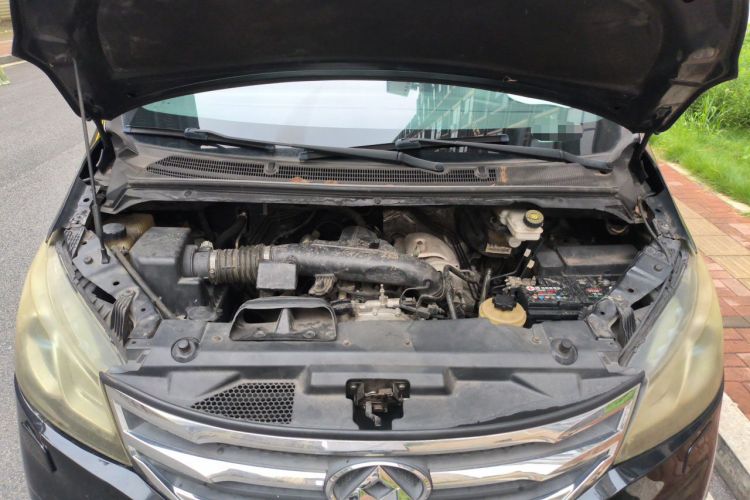 Used SAIC MAXUS G10 2014 2.0T Automatic Luxury Executive Edition Engine Bay