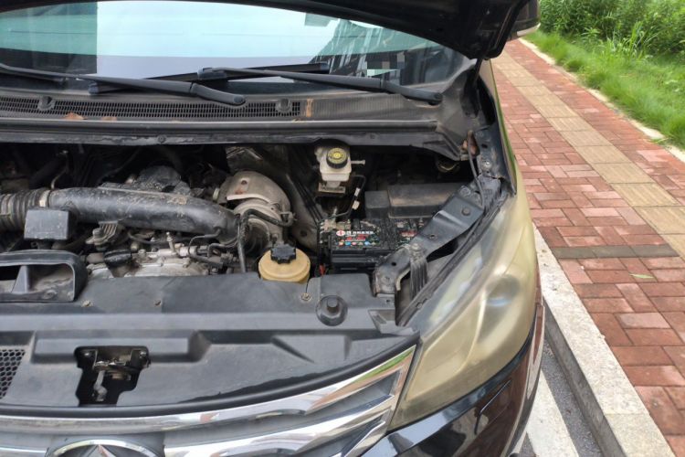 Used SAIC MAXUS G10 2014 2.0T Automatic Luxury Executive Edition Engine Bay Left
