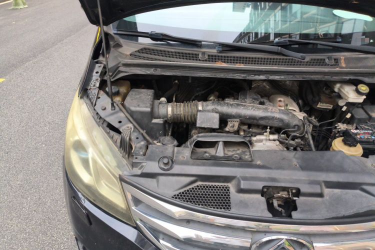 Used SAIC MAXUS G10 2014 2.0T Automatic Luxury Executive Edition Engine Bay Right