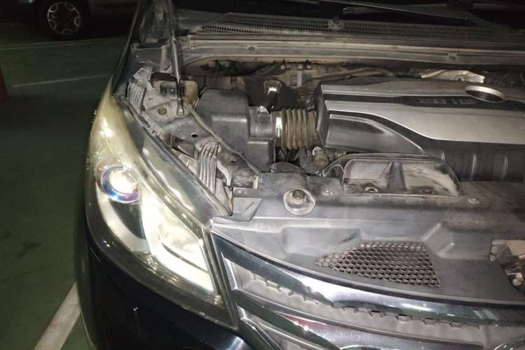Used SAIC MAXUS G10 2014 2.0T Automatic Luxury Executive Edition Engine Bay Right