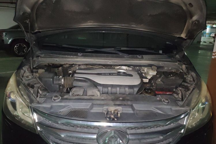 Used SAIC MAXUS G10 2014 2.0T Automatic Luxury Executive Edition Engine Bay