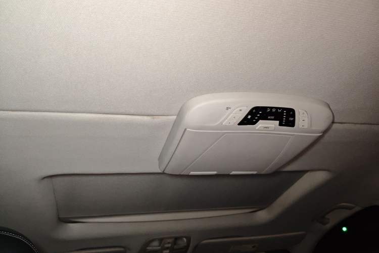Used SAIC MAXUS G10 2014 2.0T Automatic Luxury Executive Edition Headliner