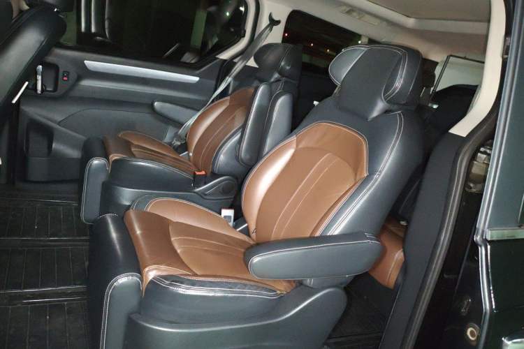 Used SAIC MAXUS G10 2014 2.0T Automatic Luxury Executive Edition Left Rear Seat