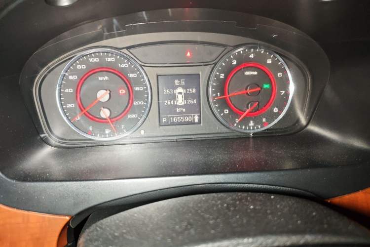 Used SAIC MAXUS G10 2014 2.0T Automatic Luxury Executive Edition Odometer Close Up