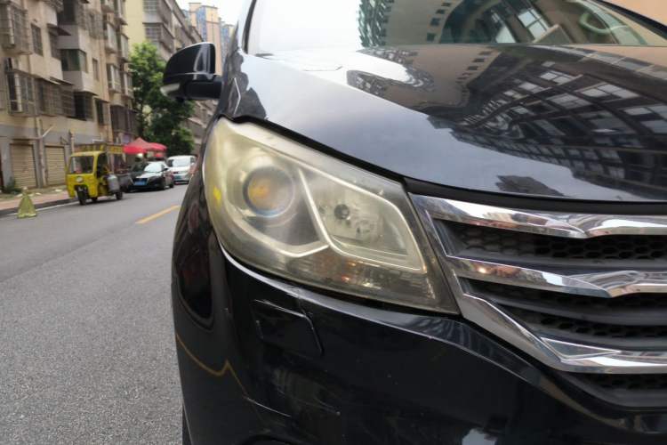 Used SAIC MAXUS G10 2014 2.0T Automatic Luxury Executive Edition Right Front Headlight