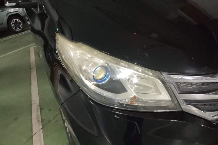 Used SAIC MAXUS G10 2014 2.0T Automatic Luxury Executive Edition Right Front Headlight