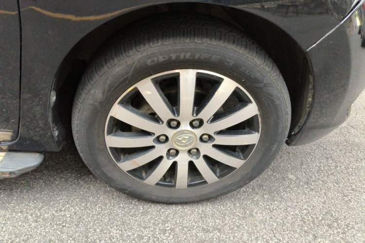 Used SAIC MAXUS G10 2014 2.0T Automatic Luxury Executive Edition Right Front Wheel Hub