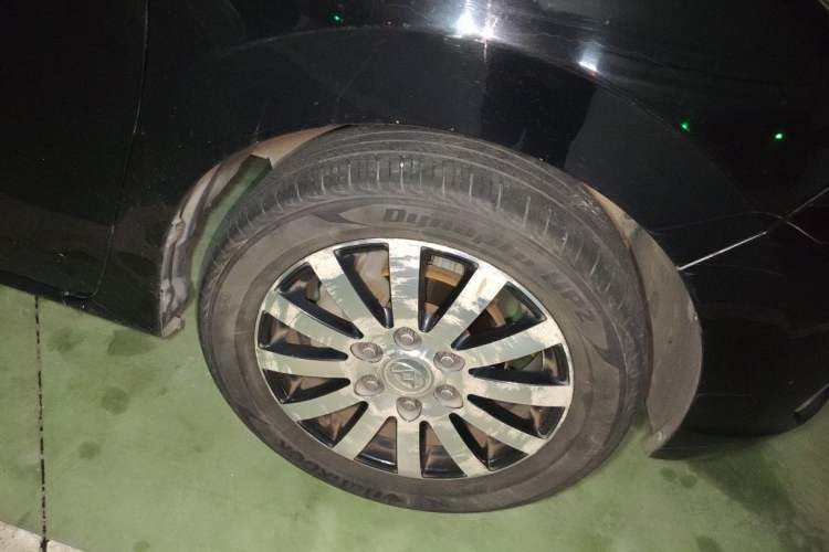 Used SAIC MAXUS G10 2014 2.0T Automatic Luxury Executive Edition Right Front Wheel Hub