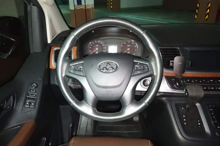Used SAIC MAXUS G10 2014 2.0T Automatic Luxury Executive Edition Steering Wheel