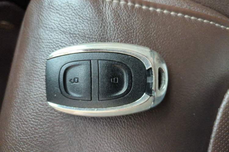 Used SAIC MAXUS G10 2014 2.0T Automatic Luxury Executive Edition Vehicle Key