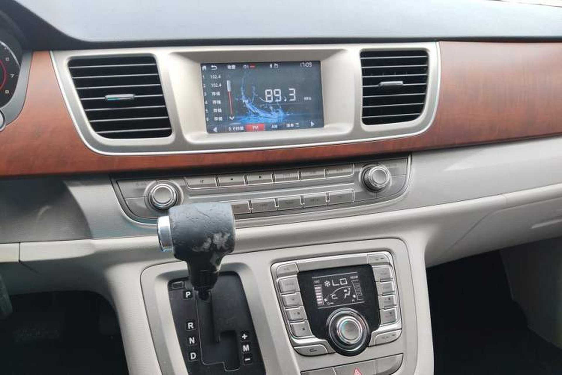 Used SAIC MAXUS G10 2014 2.0T Automatic Luxury Edition Audio And AC Panel