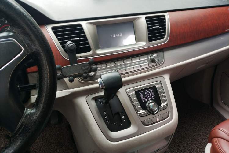 Used SAIC MAXUS G10 2014 2.0T Automatic Elite Edition Audio And AC Panel