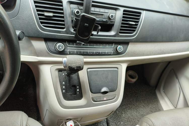 Used SAIC MAXUS G10 2014 2.0T Automatic Elite Edition Audio And AC Panel