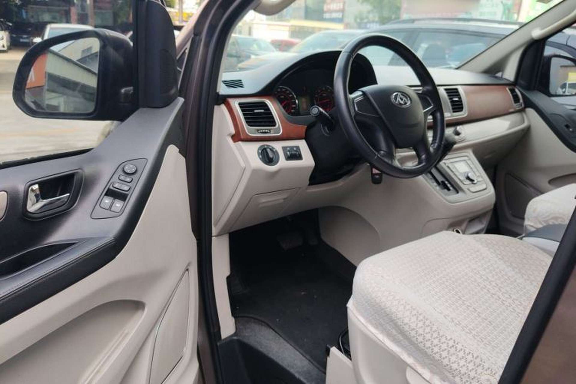 Used SAIC MAXUS G10 2014 2.0T Automatic Luxury Edition Driver Seat