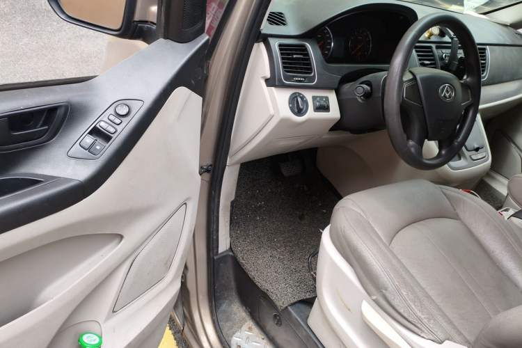 Used SAIC MAXUS G10 2014 2.0T Automatic Elite Edition Driver Seat