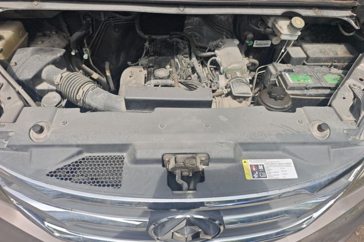 Used SAIC MAXUS G10 2014 2.4L Manual Fashion Edition Engine Bay