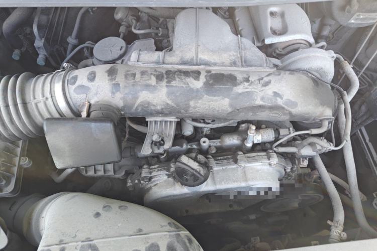 Used SAIC MAXUS G10 2014 2.0T Automatic Elite Edition Engine Bay