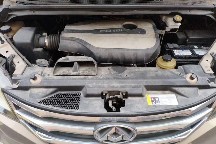Used SAIC MAXUS G10 2014 2.0T Automatic Elite Edition Engine Bay