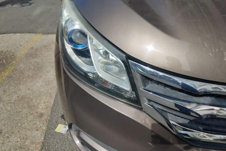 Used SAIC MAXUS G10 2014 2.0T Automatic Elite Edition Exterior 6