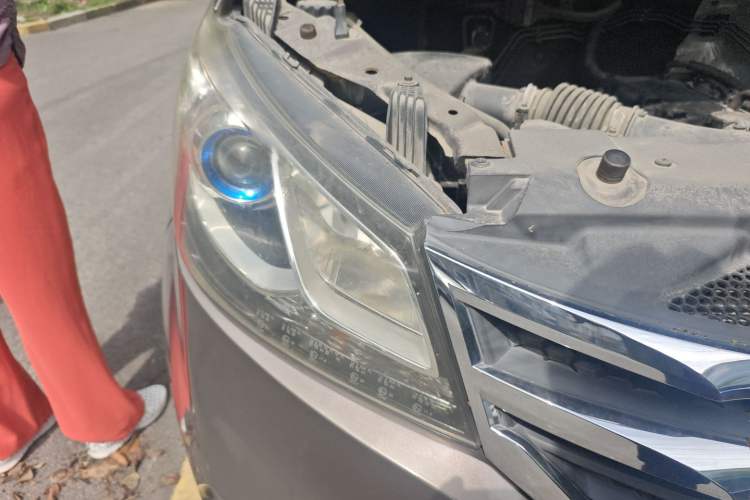 Used SAIC MAXUS G10 2014 2.4L Manual Fashion Edition Exterior 6