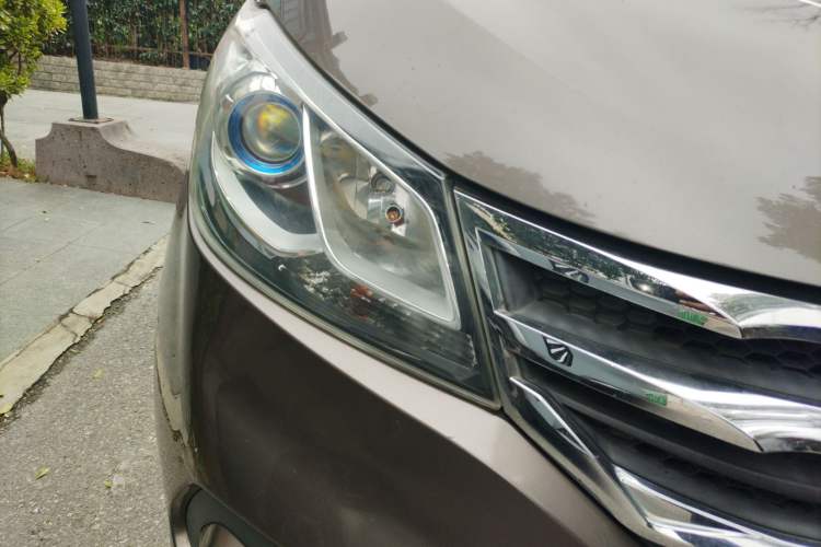 Used SAIC MAXUS G10 2014 2.0T Automatic Elite Edition Exterior 6