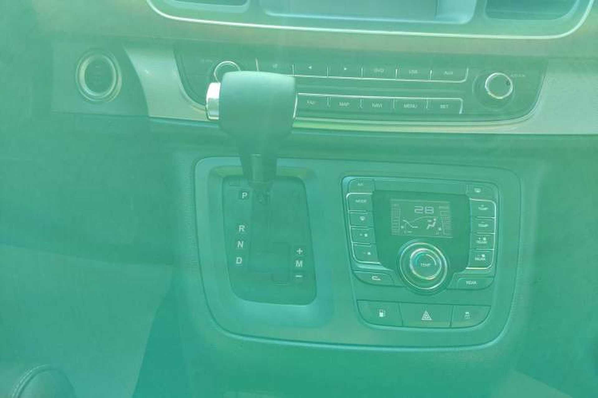 Used SAIC MAXUS G10 2014 2.0T Automatic Luxury Executive Edition Gear Lever