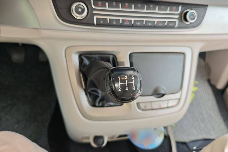 Used SAIC MAXUS G10 2014 2.4L Manual Fashion Edition Gear Lever
