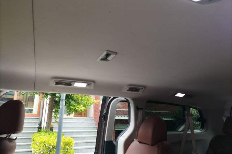 Used SAIC MAXUS G10 2014 2.0T Automatic Elite Edition Headliner